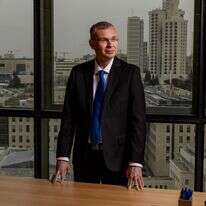 "אני לא מקבל את הגישה שאם יש חשש שבג"ץ יפסול משהו, עדיף לא לעשות אותו מלכתחילה". יריב לוין בלשכתו, השבוע | נעמה שטרן