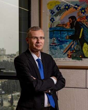 "אני לא מקבל את הגישה שאם יש חשש שבג"ץ יפסול משהו, עדיף לא לעשות אותו מלכתחילה". יריב לוין בלשכתו, השבוע | נעמה שטרן