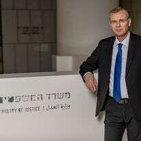 יריב לוין בלשכת שר המשפטים | נעמה שטרן