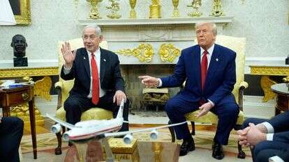 "עם כל ההערכה לתמיכה האמריקנית, האחריות לריבונות היא שלנו". טראמפ ונתניהו בחדר הסגלגל, השבוע | EPA "עם כל ההערכה לתמיכה האמריקנית, האחריות לריבונות היא שלנו". טראמפ ונתניהו בחדר הסגלגל, השבוע | EPA