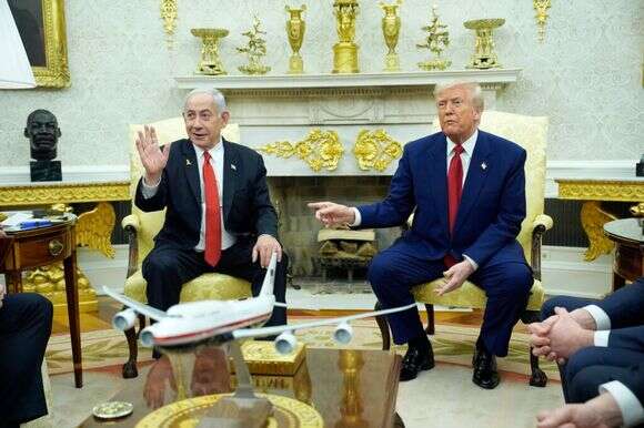 "עם כל ההערכה לתמיכה האמריקנית, האחריות לריבונות היא שלנו". טראמפ ונתניהו בחדר הסגלגל, השבוע | EPA "עם כל ההערכה לתמיכה האמריקנית, האחריות לריבונות היא שלנו". טראמפ ונתניהו בחדר הסגלגל, השבוע | EPA
