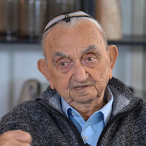 ניצול השואה אביגדור נוימן | צילום מסך מתוך זיכרון בסלון