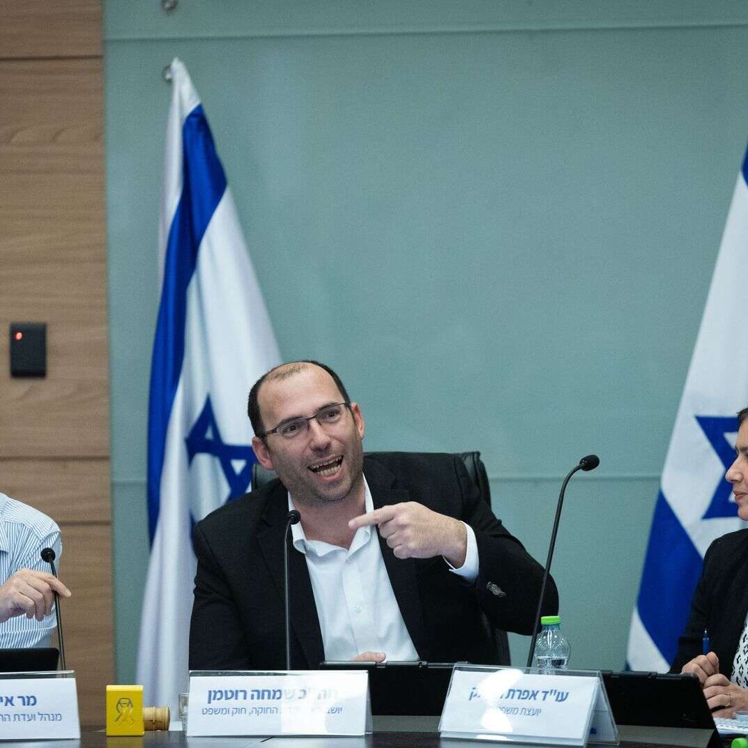 רוטמן בוועדת חוקה, חוק ומשפט, בחודש הקודם | יונתן זינדל, פלאש 90 רוטמן בוועדת חוקה, חוק ומשפט, בחודש הקודם | יונתן זינדל, פלאש 90