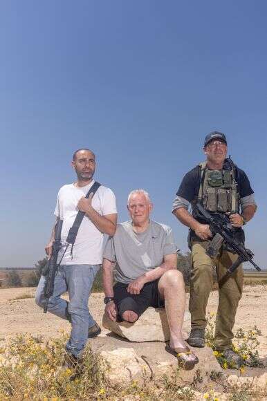 תודעה פריפריאלית,
קיבוצניקית, של שומרי גבולות. מימין: אוהד דרזמן, ברוך כהן ושגיא ארד | צילום יוסי אלוני תודעה פריפריאלית,
קיבוצניקית, של שומרי גבולות. מימין: אוהד דרזמן, ברוך כהן ושגיא ארד | צילום יוסי אלוני