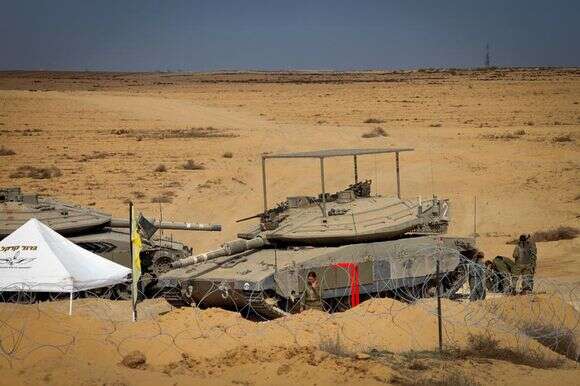 הטנקיסטיות הצילו את חבל שלום. כוח קרקל עם
טנק השריונריות בגבול מצרים, נובמבר 2023 | צילום: יוסי זמיר, פלאש 90 הטנקיסטיות הצילו את חבל שלום. כוח קרקל עם
טנק השריונריות בגבול מצרים, נובמבר 2023 | צילום: יוסי זמיר, פלאש 90
