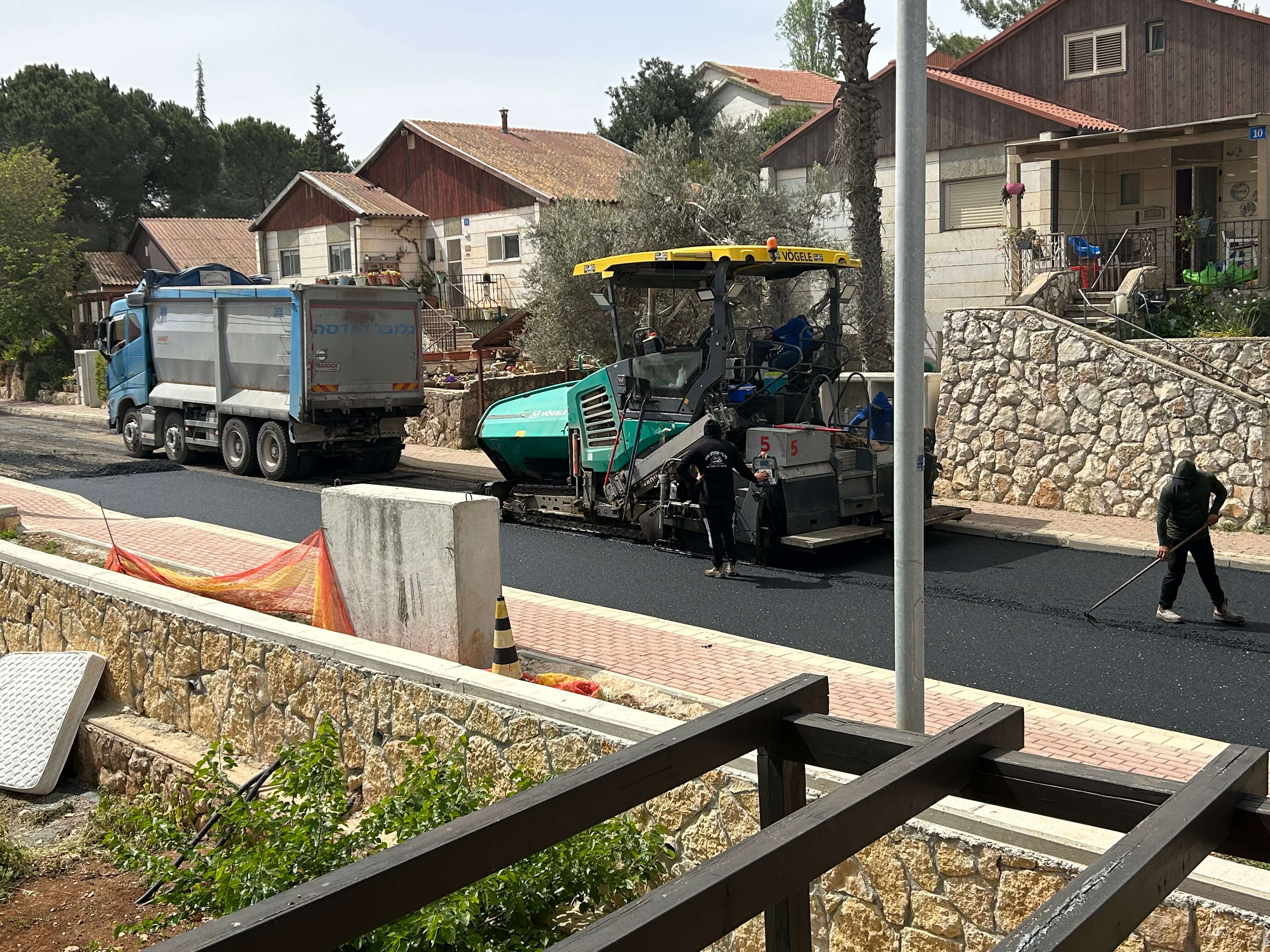 תמיד גדל, גם בעיתות משבר. סוללים מחדש את רחוב ט' באייר, בשבוע שעבר | חגי סגל תמיד גדל, גם בעיתות משבר. סוללים מחדש את רחוב ט' באייר, בשבוע שעבר | חגי סגל