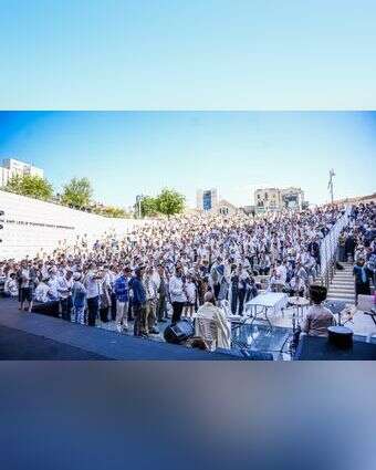 תפילת יום העצמאות ברחבת מוזיאון הסובלנות בירושלים | יצחק שוקרון