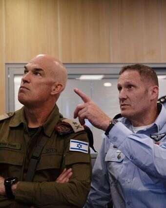 מפקד חיל האוויר, אלוף תומר בר ומפקד פיקוד הצפון, אלוף אורי גורדין מבור חיל האוויר | דובר צה"ל