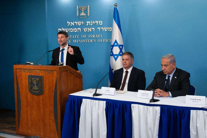 Alex Kolomoisky/POOL | נתניהו קיש וסמוטריץ'.