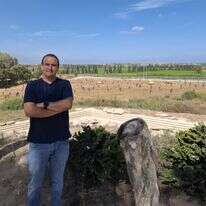 פרי על רקע "גבעת הקרב" ביד־מרדכי, השבוע | ללא