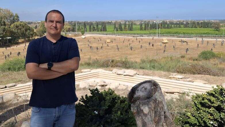 פרי על רקע "גבעת הקרב" ביד־מרדכי, השבוע | ללא פרי על רקע "גבעת הקרב" ביד־מרדכי, השבוע | ללא