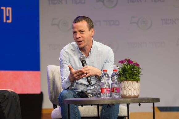 עמית סגל בוועידת ההתיישבות בעפרה | לירון מולדובן