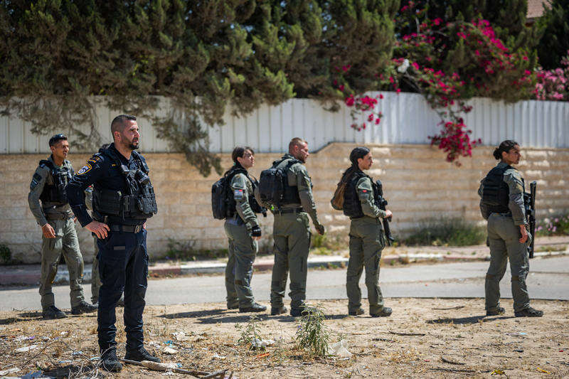 שוטרים מאבטחים הרס של בנייה בלתי חוקית בדואית | חיים גולדברג, פלאש 90