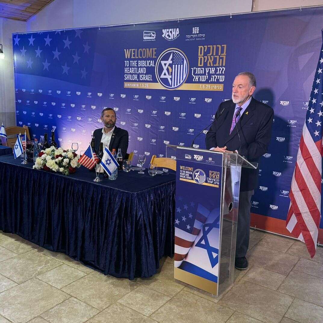 שגריר ארה״ב בישראל מייק האקבי בביקור רשמי ביהודה ושומרון | ברוך גרינברג. דוברות בנימין שגריר ארה״ב בישראל מייק האקבי בביקור רשמי ביהודה ושומרון | ברוך גרינברג. דוברות בנימין