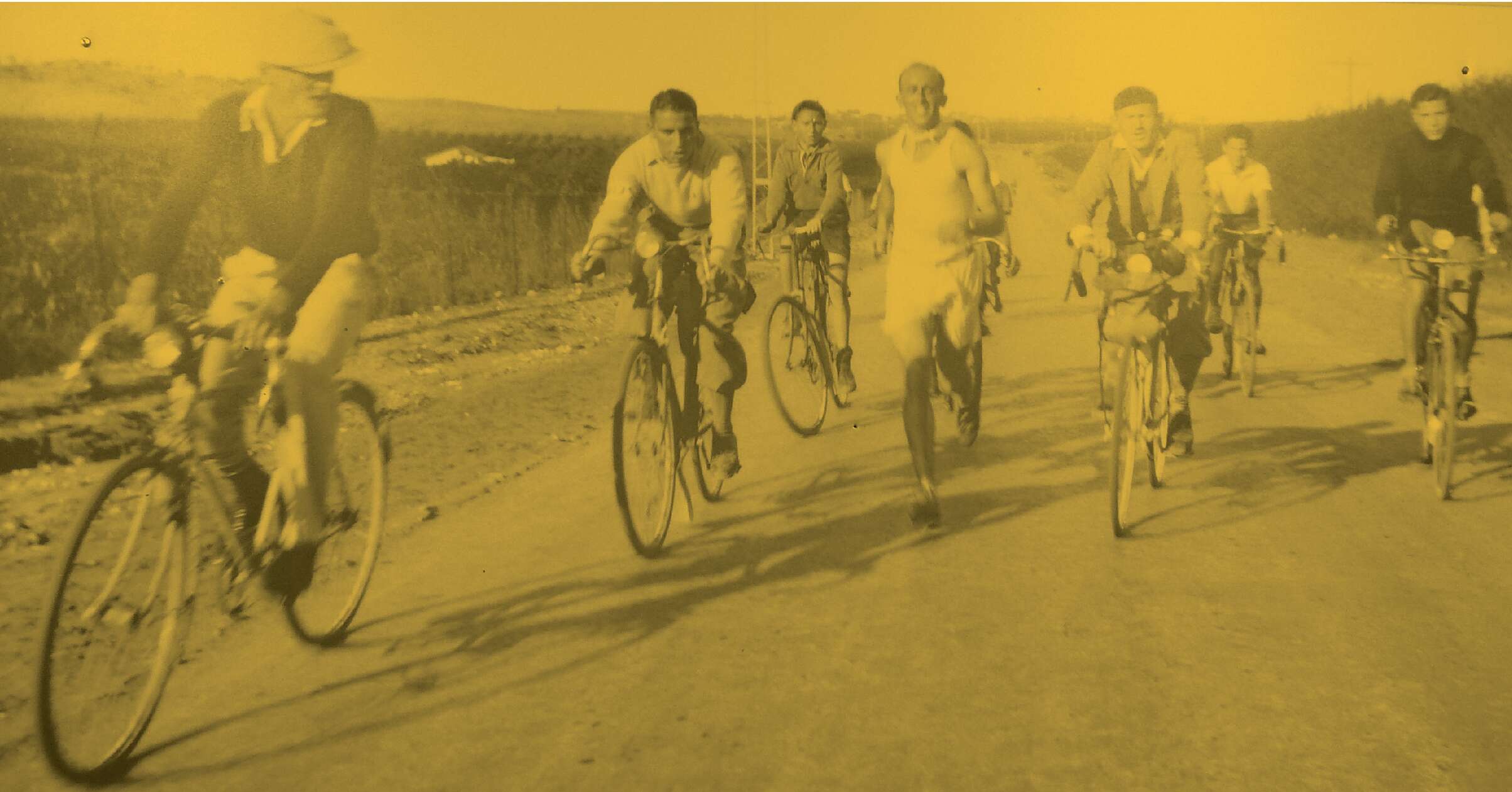 לרוב הרצים נגמר האוויר. אוהדים מעודדים את ולטר פרנקל במרתון הארץ־ישראלי הראשון | שמעון קורבמן - ויקיפדיה לרוב הרצים נגמר האוויר. אוהדים מעודדים את ולטר פרנקל במרתון הארץ־ישראלי הראשון | שמעון קורבמן - ויקיפדיה