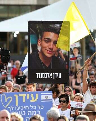 כיכר החטופים, הערב | EPA/ABIR SULTAN