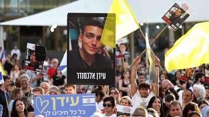 כיכר החטופים, הערב | EPA/ABIR SULTAN