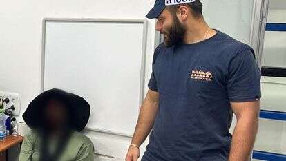 התיירת הבריטית שאיימה על הרבש"צ ותגורש מהארץ | צילום: דוברות המשטרה