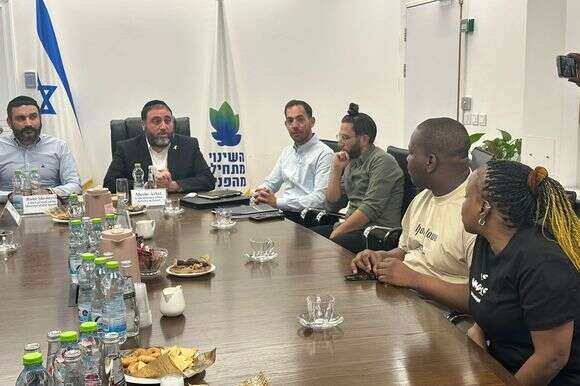 השר משה ארבל בטקס הענקת אזרחות כבוד ללוחם אלישי יונג ז"ל | באדיבות המצלם השר משה ארבל בטקס הענקת אזרחות כבוד ללוחם אלישי יונג ז"ל | באדיבות המצלם