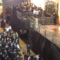 הרב בידרמן בהדלקה במירון, תשפ"ג | מתוך יוטיוב
