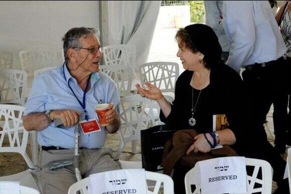 " 27 שנים של שיחות, בכתב ובעל פה". עם עמוס עוז בפסטיבל הסופרים, 2017 | באדיבות המרואיינת " 27 שנים של שיחות, בכתב ובעל פה". עם עמוס עוז בפסטיבל הסופרים, 2017 | באדיבות המרואיינת
