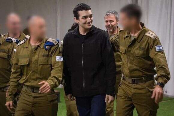 עידן אלכסנדר עם שובו משבי חמאס | דובר צה"ל עידן אלכסנדר עם שובו משבי חמאס | דובר צה"ל