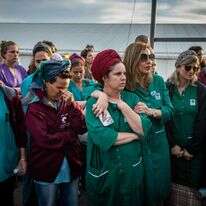 האחיות המיילדות מבית החולים בלינסון שהגיעו להלוויית צאלה גז הי"ד | חיים גולדברג, פלאש 90