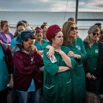 האחיות המיילדות מבית החולים בלינסון שהגיעו להלוויית צאלה גז הי"ד | חיים גולדברג, פלאש 90