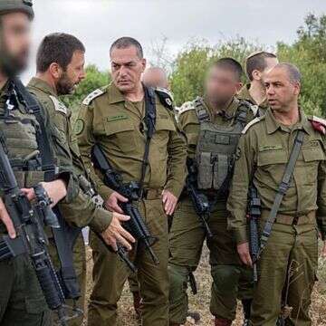 הרמטכ"ל זמיר, ואלוף פיקוד מרכז לאחר הפיגוע בברוכין | דובר צה"ל