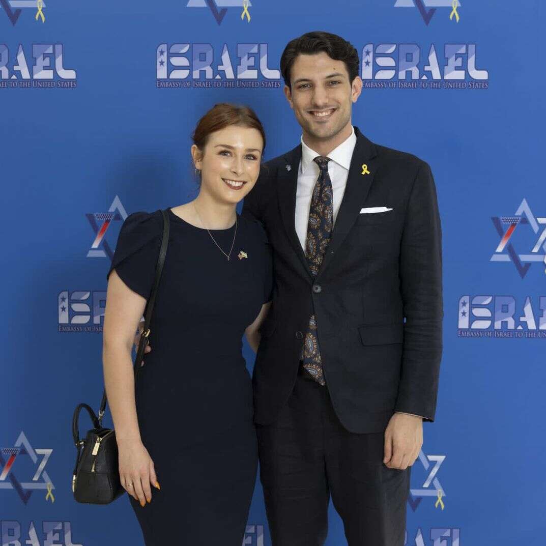 ירון לישינסקי ושרה מילגרם | באדיבות שגרירות ישראל בארה"ב ירון לישינסקי ושרה מילגרם | באדיבות שגרירות ישראל בארה"ב