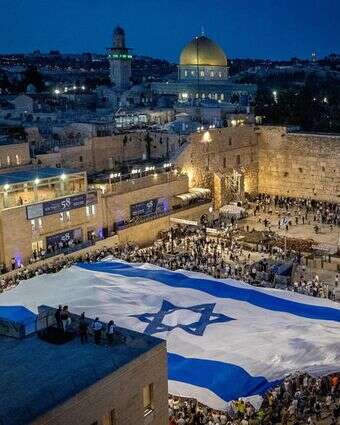 פריסת הדגל בכותל המערבי | חיים גולדברג, פלאש 90