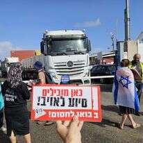 פעילי "צו 9" חוסמים את משאיות הסיוע בנמל אשדוד | ללא