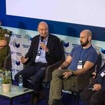 דן אביקסיס,דוד קרל, יגאל אונא,תא"ל ארז אסקל בוועידת ביטחון וטכנולוגיה 2 במרכז האקדמי לב | לירון מולדובן דן אביקסיס,דוד קרל, יגאל אונא,תא"ל ארז אסקל בוועידת ביטחון וטכנולוגיה 2 במרכז האקדמי לב | לירון מולדובן