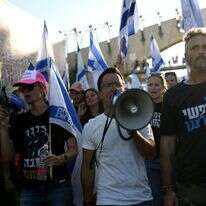 שקמה ברסלר ומשה רדמן בהפגנה | גילי יערי, פלאש 90