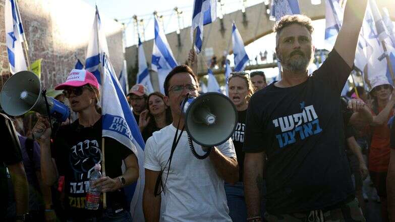שקמה ברסלר ומשה רדמן בהפגנה | גילי יערי, פלאש 90