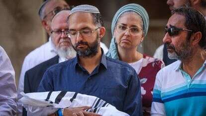 חננאל גז בהלוויית בנו, רביד חיים הי"ד, שיולד לאחר רצח אמו צאלה, ונפטר אחרי שבועיים | חיים גולדברג, פלאש 90