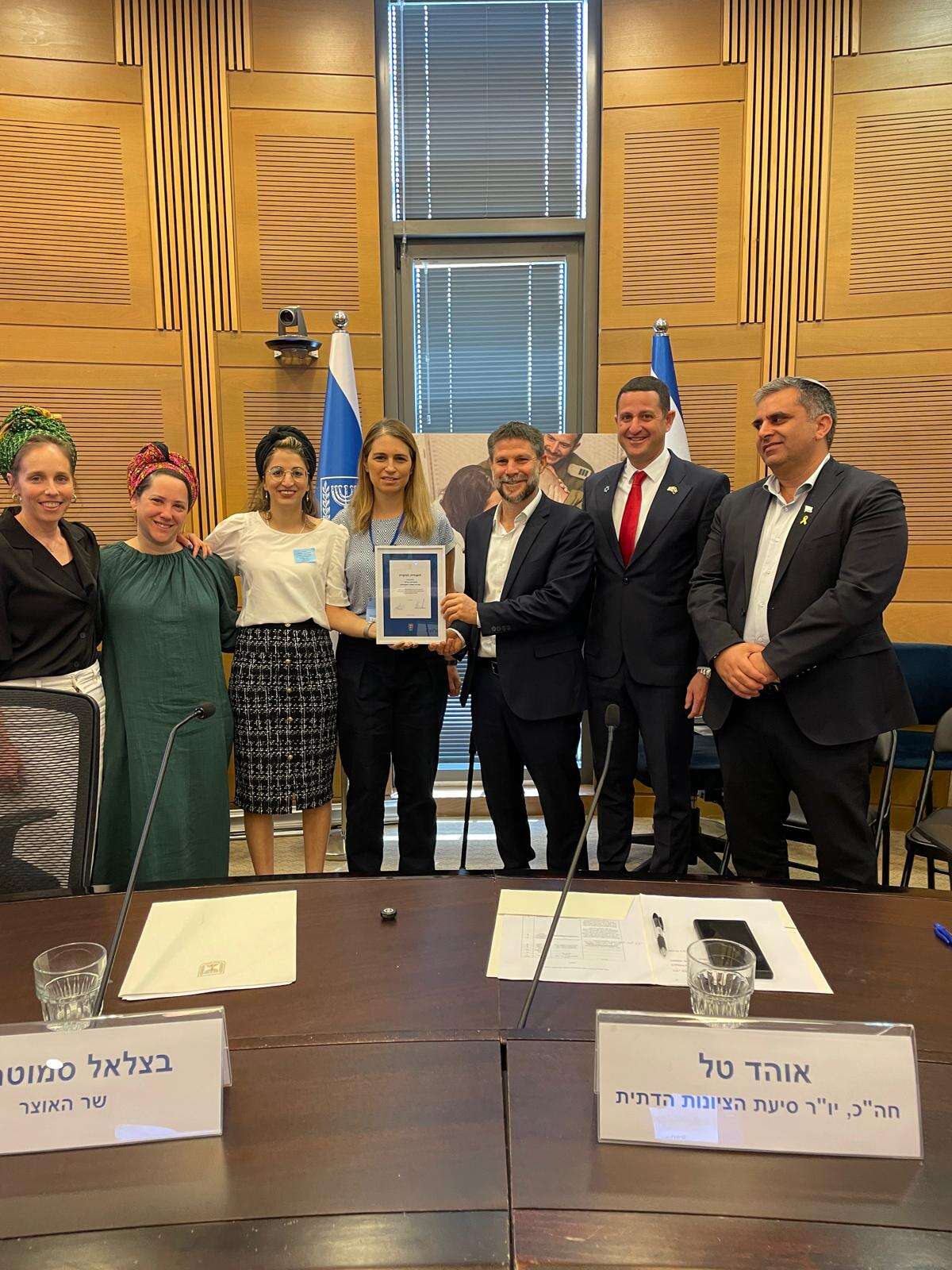 מובילות שינוי. ייסוד עמותת "חברות ברזל" | דוברות עמותת 'חברות ברזל' מובילות שינוי. ייסוד עמותת "חברות ברזל" | דוברות עמותת 'חברות ברזל'