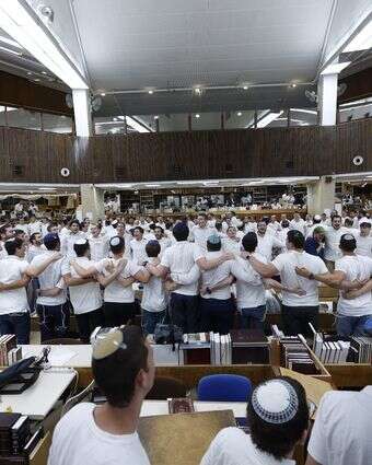 במהלך המלחמה הם גם נתנו את הטון בלימודי התורה. תלמידי חו"ל בישיבת הר עציון | אשר שטיין