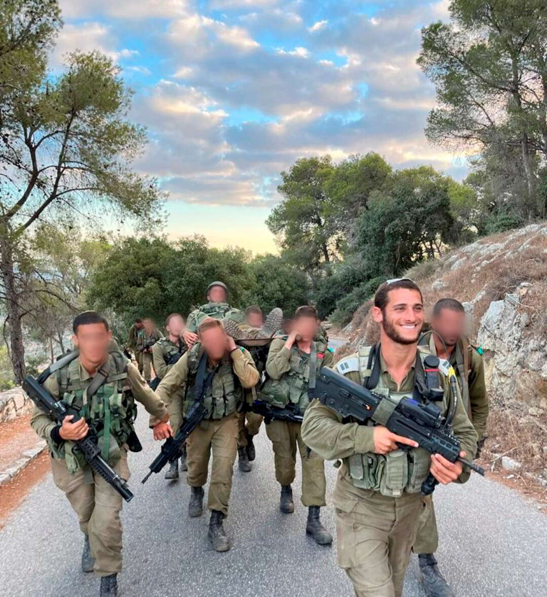 שניר ז"ל במהלך מסע עם חייליו | באדיבות המשפחה שניר ז"ל במהלך מסע עם חייליו | באדיבות המשפחה