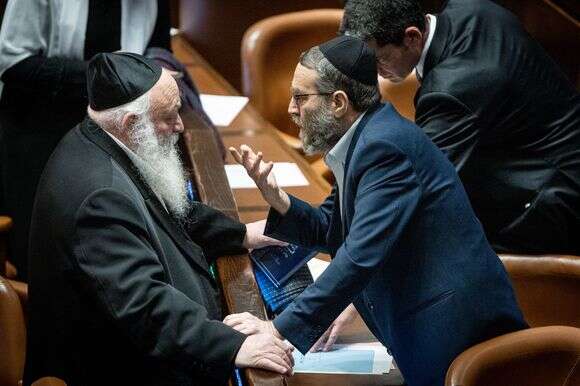 לא יצביעו על חוק הקואליציה עד אישור חוק הגיוס. משה גפני ויצחק גולדקנופף | יונתן זינדל, פלאש 90