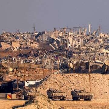 כוחות צה"ל מול ההריסות ברצועת עזה | AFP