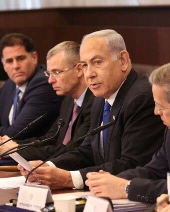נתניהו בישיבת הממשלה | Israeli Prime Minister Benjamin Netanyahu leads a cabinet meeting at the Prime Minister's Office in Jerusalem on June 4, 2023. Photo by Amit Shabi/POOL***POOL PICTURE, EDITORIAL USE ONLY/NO SALES, PLEASE CREDIT THE PHOTOGRAPHER AS WRITTEN - AMIT SHABI/POOL*** *** Local Caption *** éùéáú îîùìä
øàù äîîùìä ðúðéäå
îùøã
÷áéðè
îãáø
ùøéí