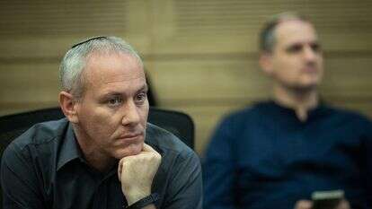 מספר בגילוי לב על תקופות של אובדן אמונה ועל תקלות צבאיות טרגיות. טרופר בכנסת | יונתן זינדל, פלאש 90