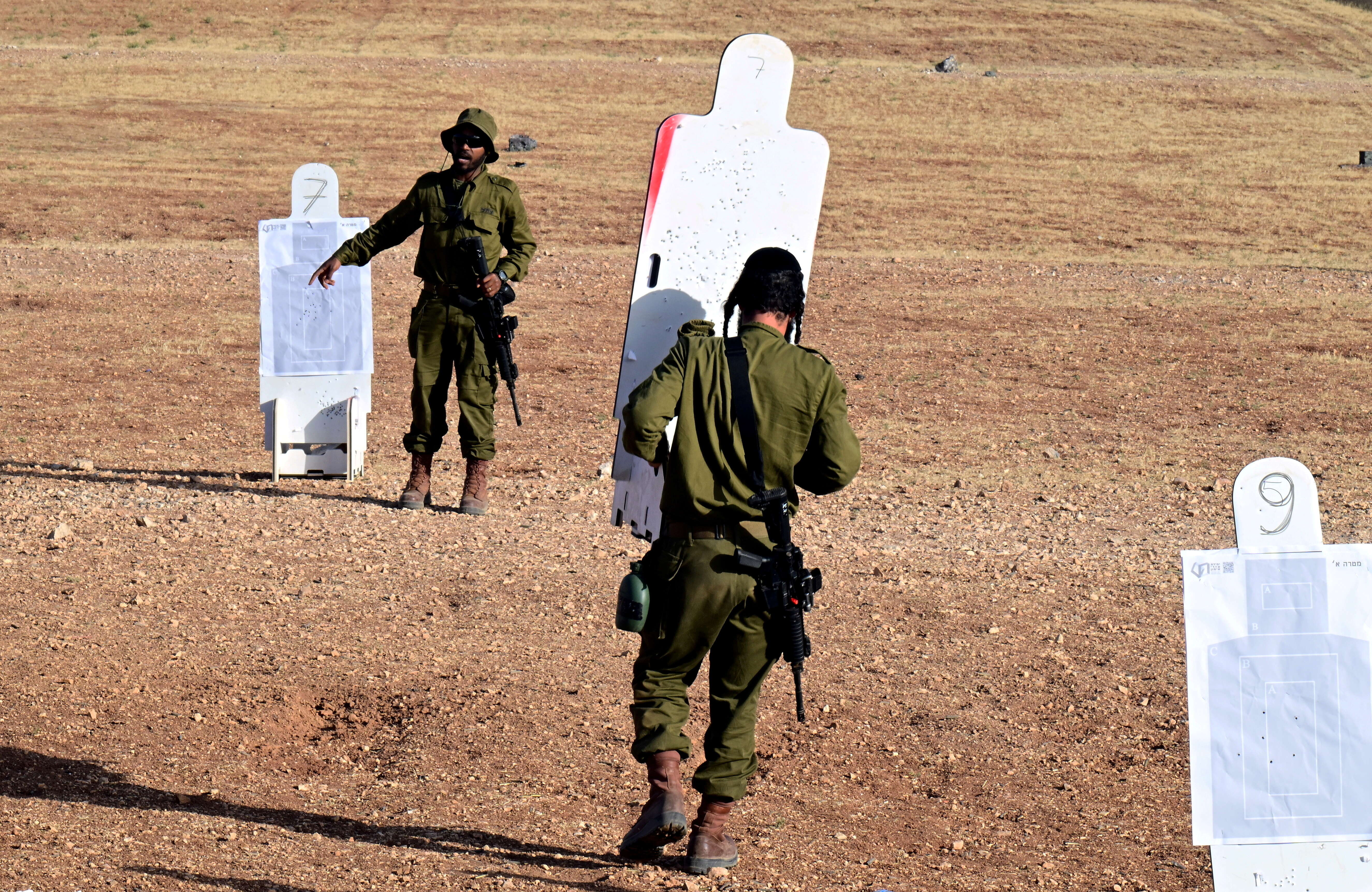 יש מי שפספסו את פרשת כי תצא בשנה האחרונה, כי הם היו בתוך טנק או במנהרה, אבל הם יצאו גם יצאו | יוסי זליגר יש מי שפספסו את פרשת כי תצא בשנה האחרונה, כי הם היו בתוך טנק או במנהרה, אבל הם יצאו גם יצאו | יוסי זליגר