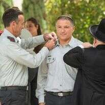 הרב זיני והרמטכ"ל הרצי הלוי בהענקת דרגת אלוף לדוד זיני, 2023 | דובר צה"ל
