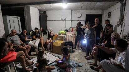 מקלט ציבורי בבית ים | AFP מקלט ציבורי בבית ים | AFP