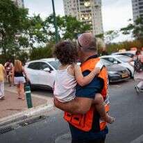 פיקוד העורף מפנים אזרחים שבניינם נפגע מטיל איראני | חיים גולברג, פלאש 90