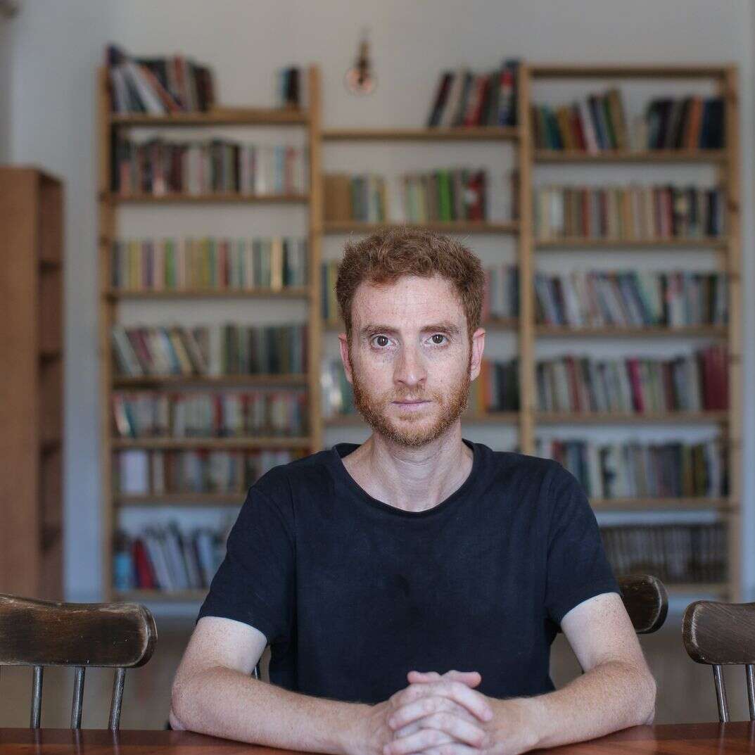 מנגנון שמפלח את העצמי וממסך את המציאות. שמעון אדף | אבישג שאר-ישוב מנגנון שמפלח את העצמי וממסך את המציאות. שמעון אדף | אבישג שאר-ישוב