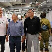 מנכ״ל הסוכנות היהודית יהודה סטון ויו״ר הסוכנות היהודית אלוף במיל' דורון אלמוג בביקור בבית החולים הקרקעי בשיבא | גיא יחיאלי עבור הסוכנות היהודית מנכ״ל הסוכנות היהודית יהודה סטון ויו״ר הסוכנות היהודית אלוף במיל' דורון אלמוג בביקור בבית החולים הקרקעי בשיבא | גיא יחיאלי עבור הסוכנות היהודית