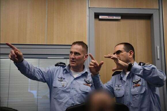 מפקד חיל האוויר, אלוף תומר בר וראש מבצעי אוויר, תת-אלוף גלעד קינן | דובר צה"ל מפקד חיל האוויר, אלוף תומר בר וראש מבצעי אוויר, תת-אלוף גלעד קינן | דובר צה"ל